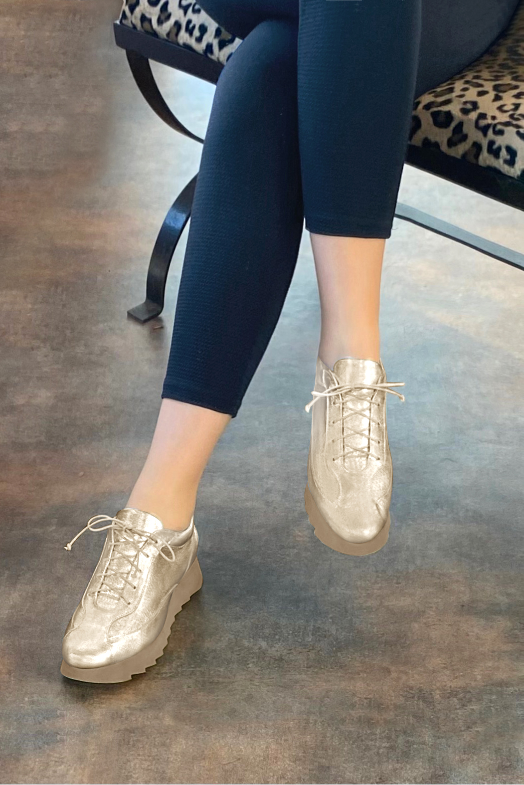 Basket femme habillee or dore Doublure cuir. Modele King Flam
